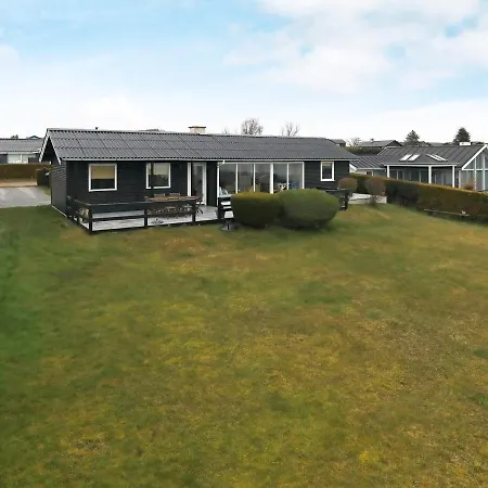 6 Person Holiday In Fåborg